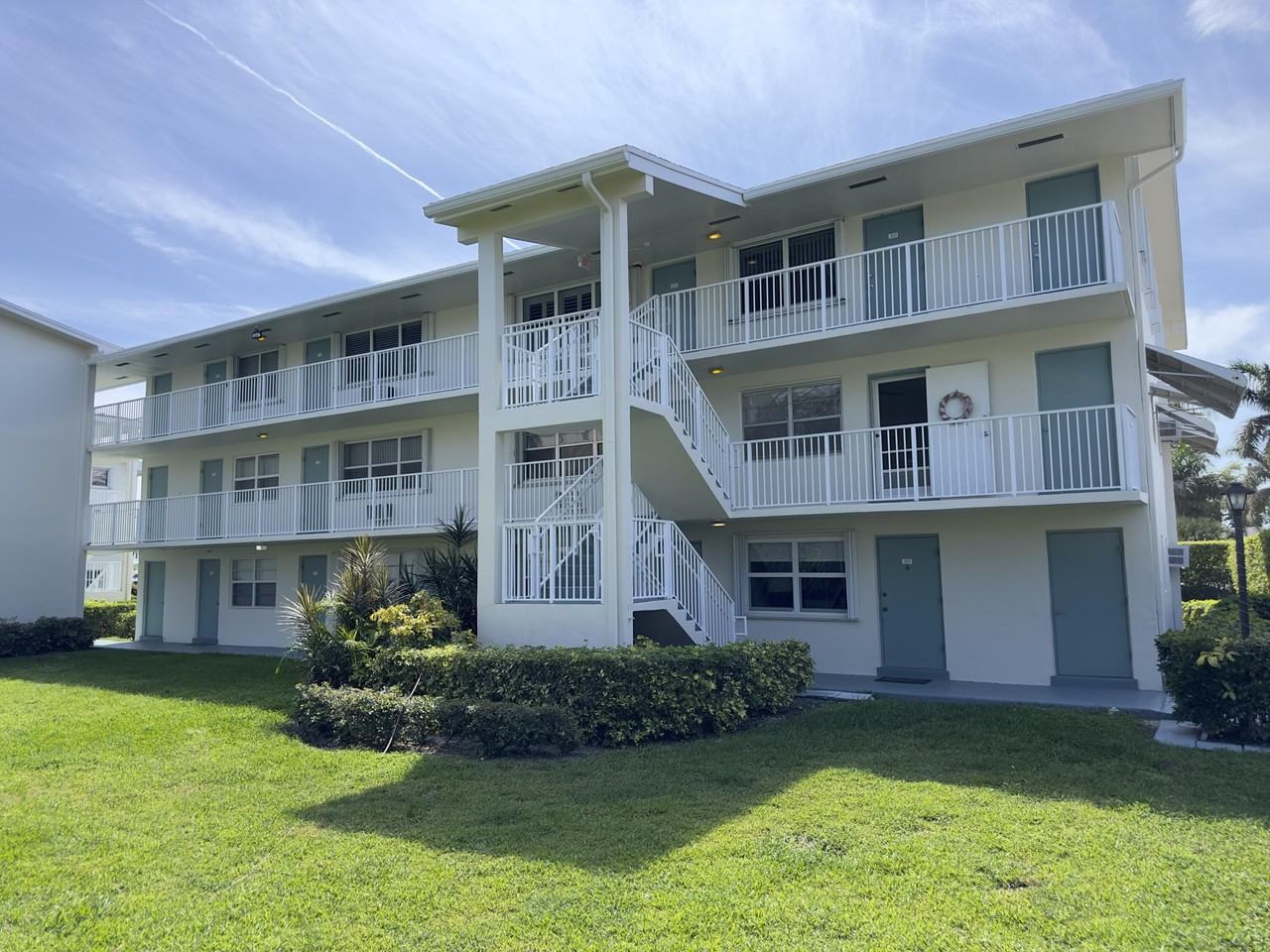 150 Horizons E 201, Boynton Beach, FL 33435 2 Bedroom Condo for 2,300