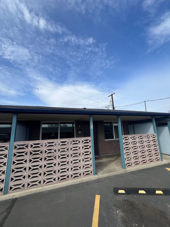 2705 W Nob Hill Blvd #F1 - Photo 6 of 12