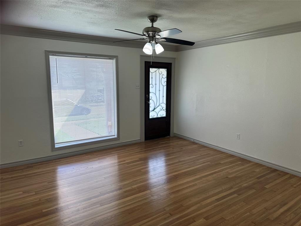 809 Cliffdale Avenue - Photo 3 of 22