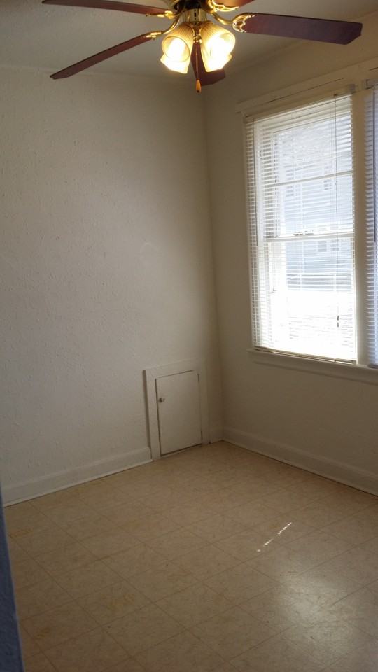 418 Warren St #2 - Photo 6 of 22