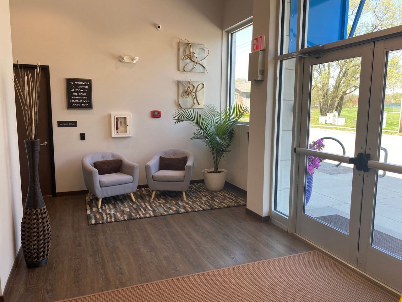 RS Tower - Photo 7 of 36