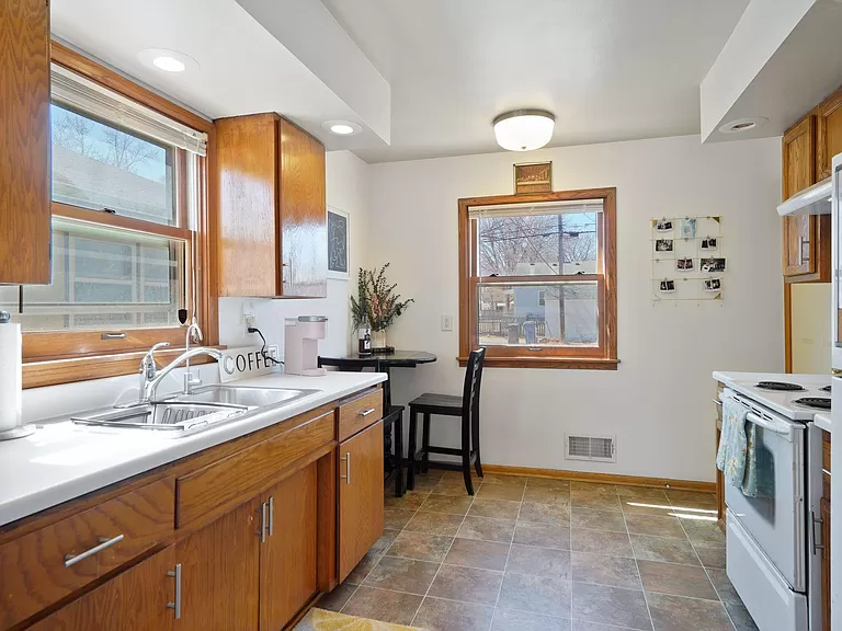 5538 28th Ave S - Photo 3 of 18
