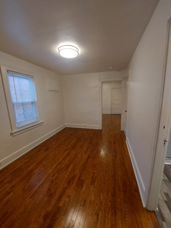 2063 Beechmont Ave #3 - Photo 4 of 8