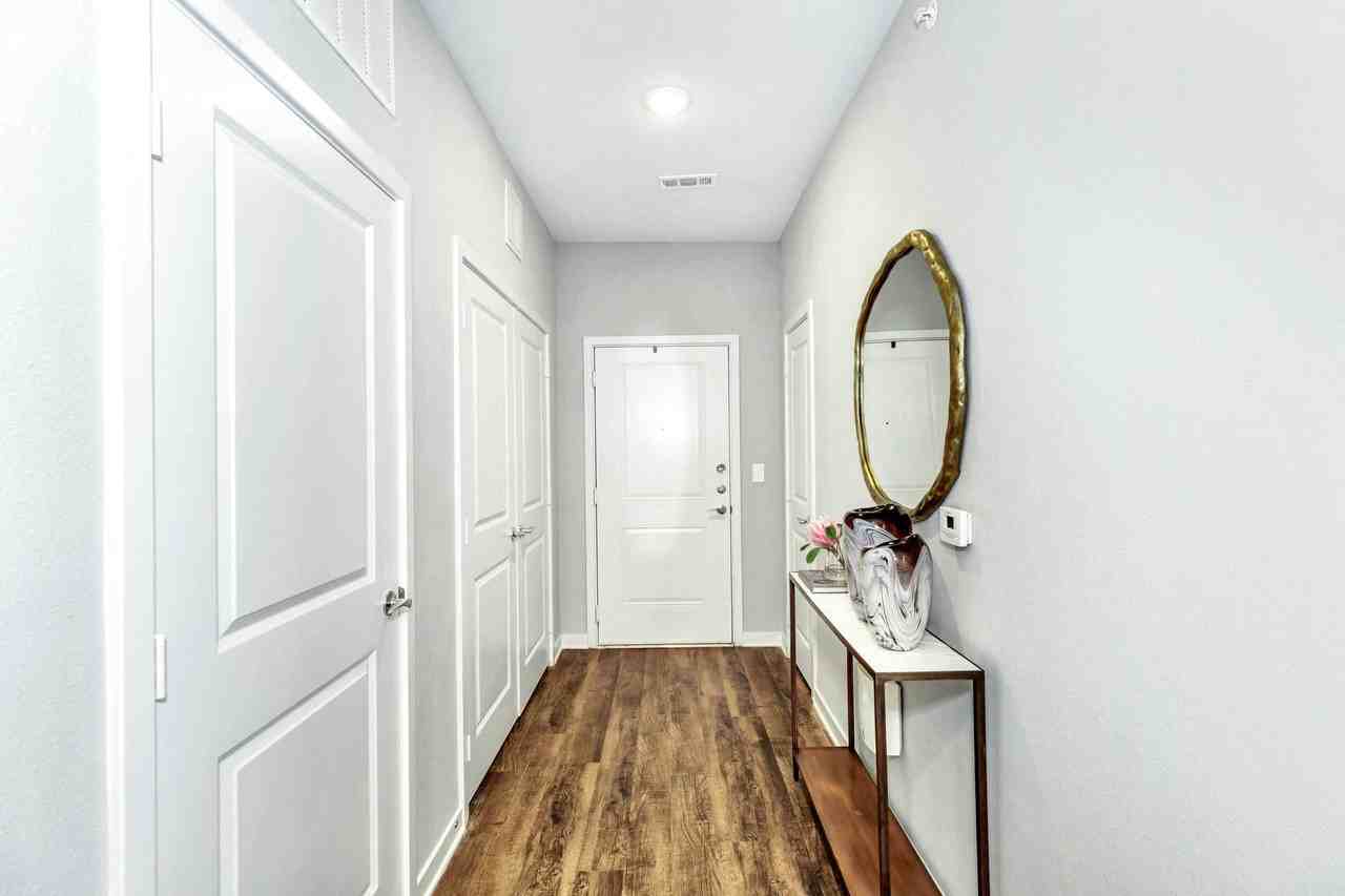 Farmhaus Apartments - Photo 6 of 29