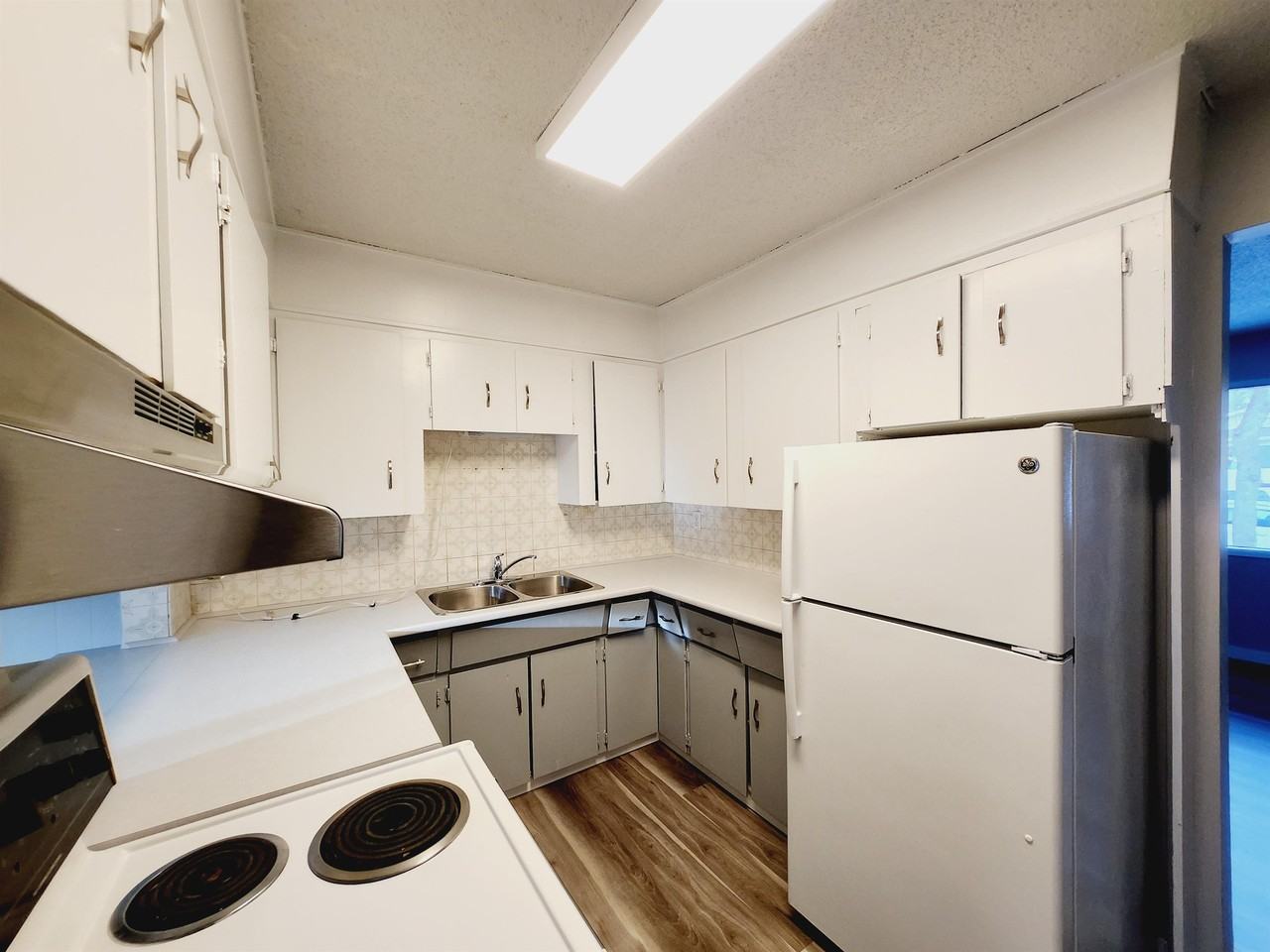 10230 150 St Nw #1 - Photo 2 of 17