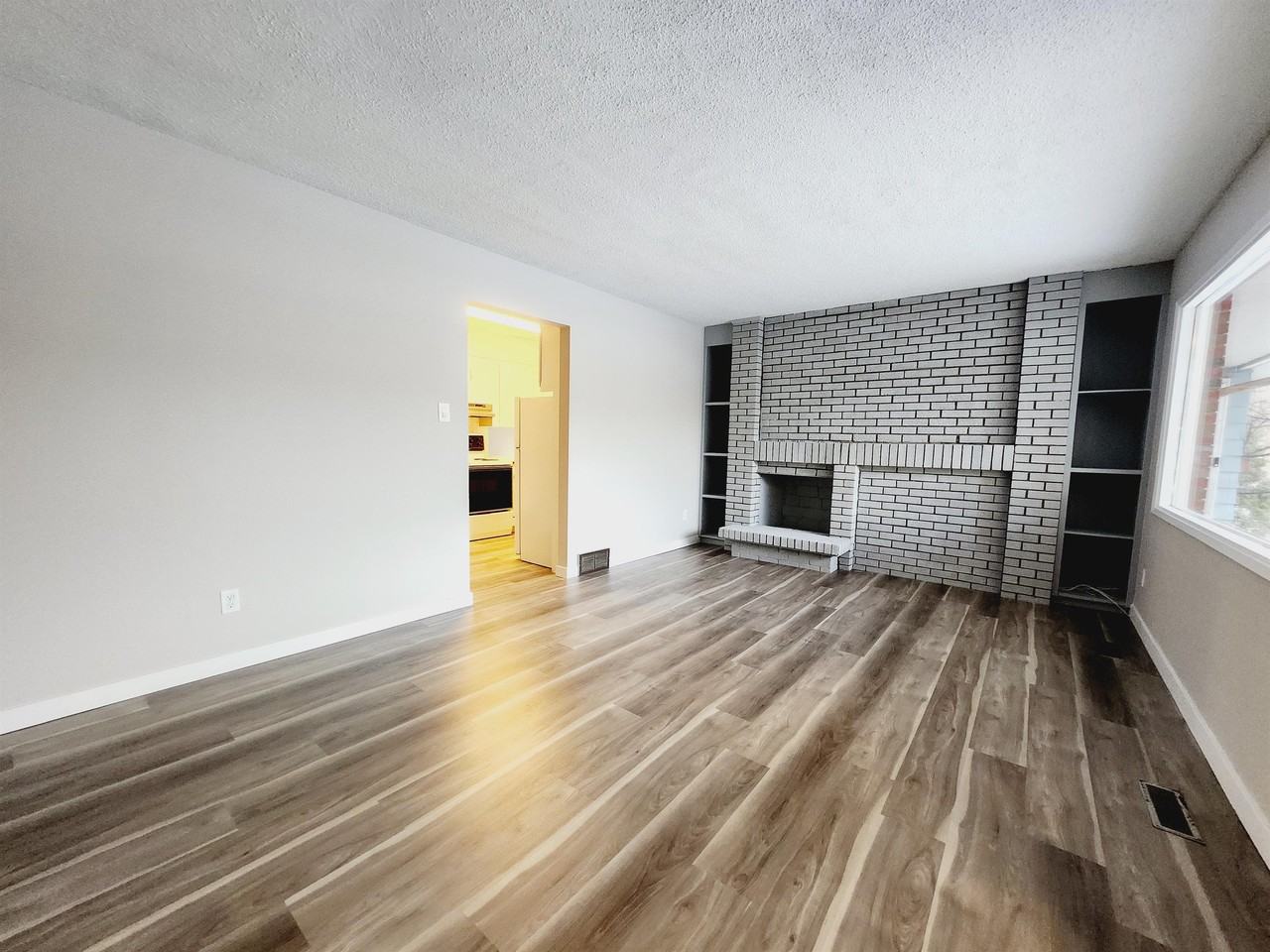 10230 150 St Nw #1 - Photo 4 of 17
