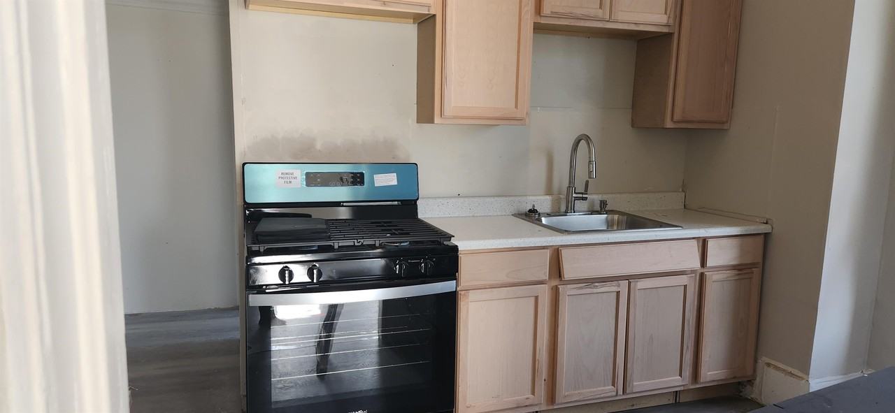 277 Ontario St 2nd Fl #2ndFLFRONT - Photo 2 of 5