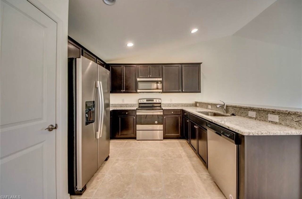 147 Se 12th Ter - Photo 6 of 12