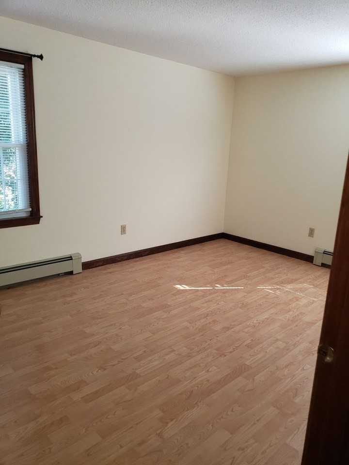 86 Eileen St - Photo 5 of 13