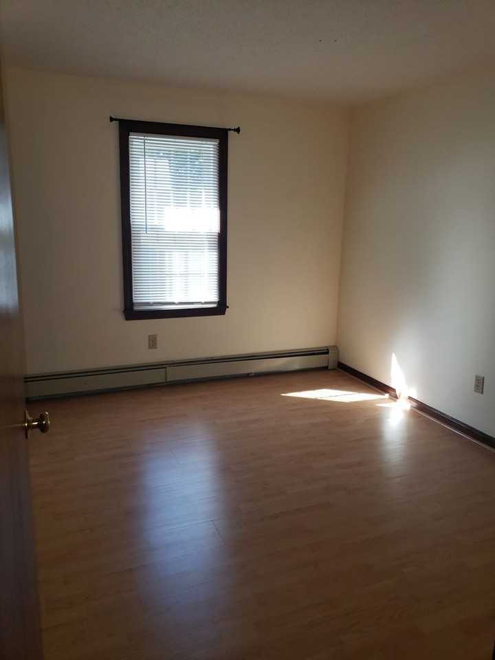 86 Eileen St - Photo 7 of 13