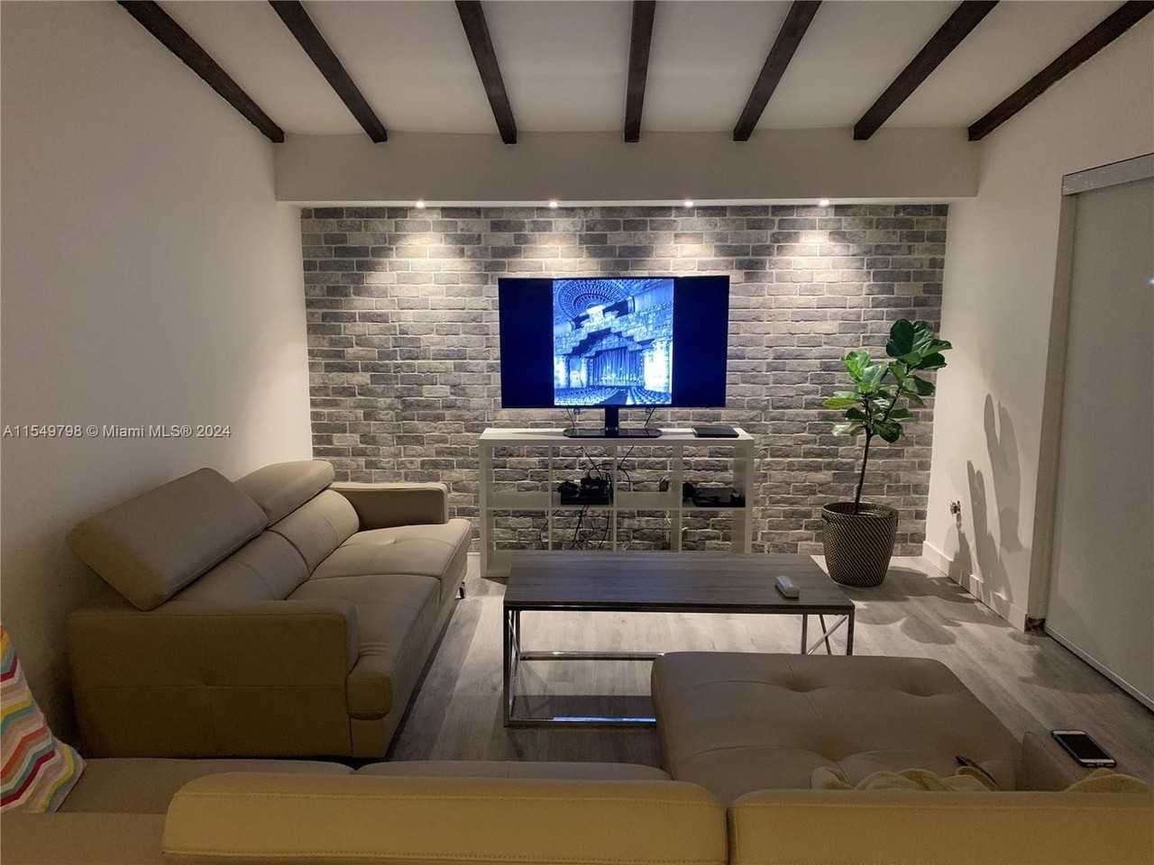 6604 Sw 114th Ave - Photo 3 of 13