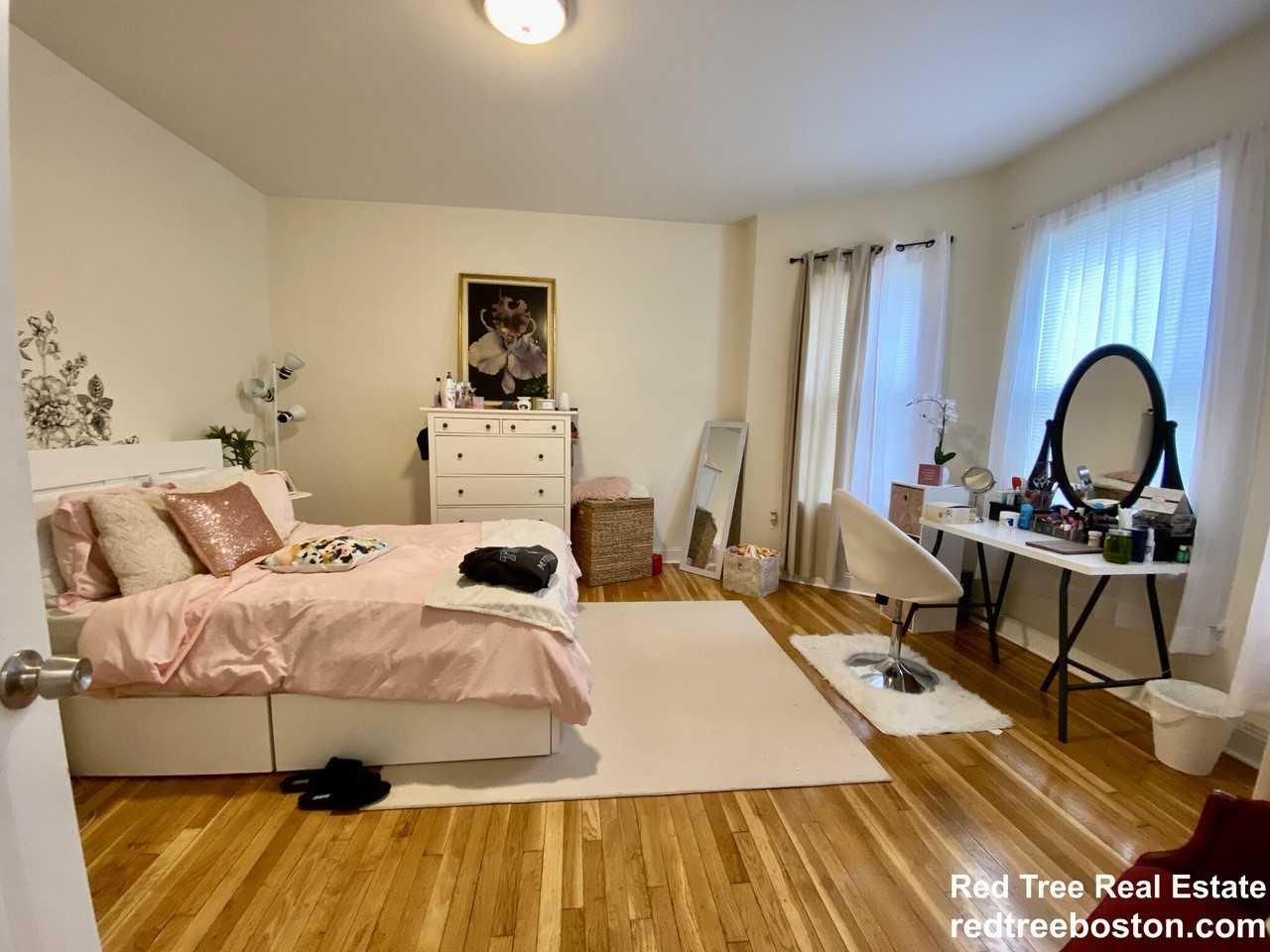 3235 Washington St #1 - Photo 6 of 30