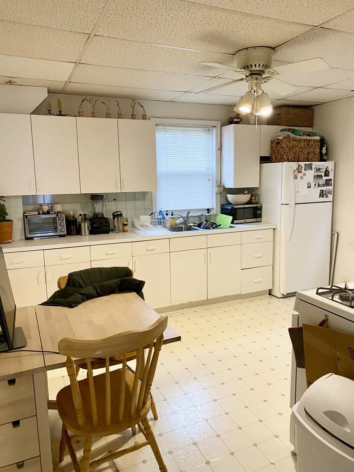 160 Otis St #1 - Photo 5 of 10