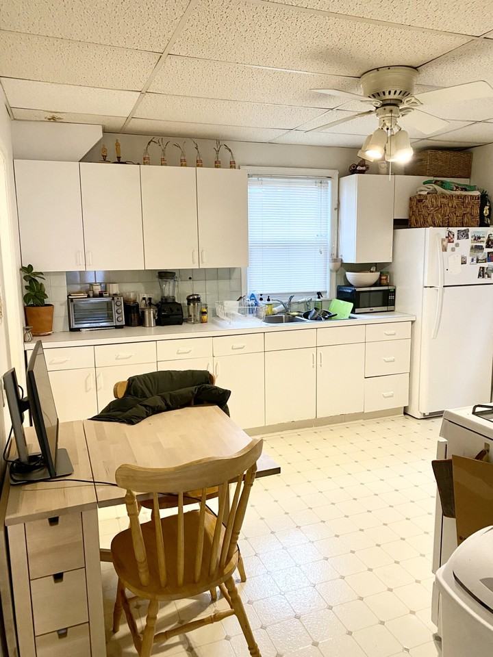 160 Otis St #1 - Photo 6 of 10