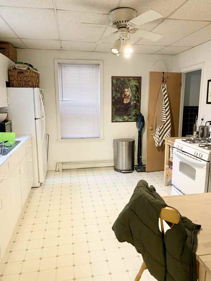 160 Otis St #1 - Photo 7 of 10