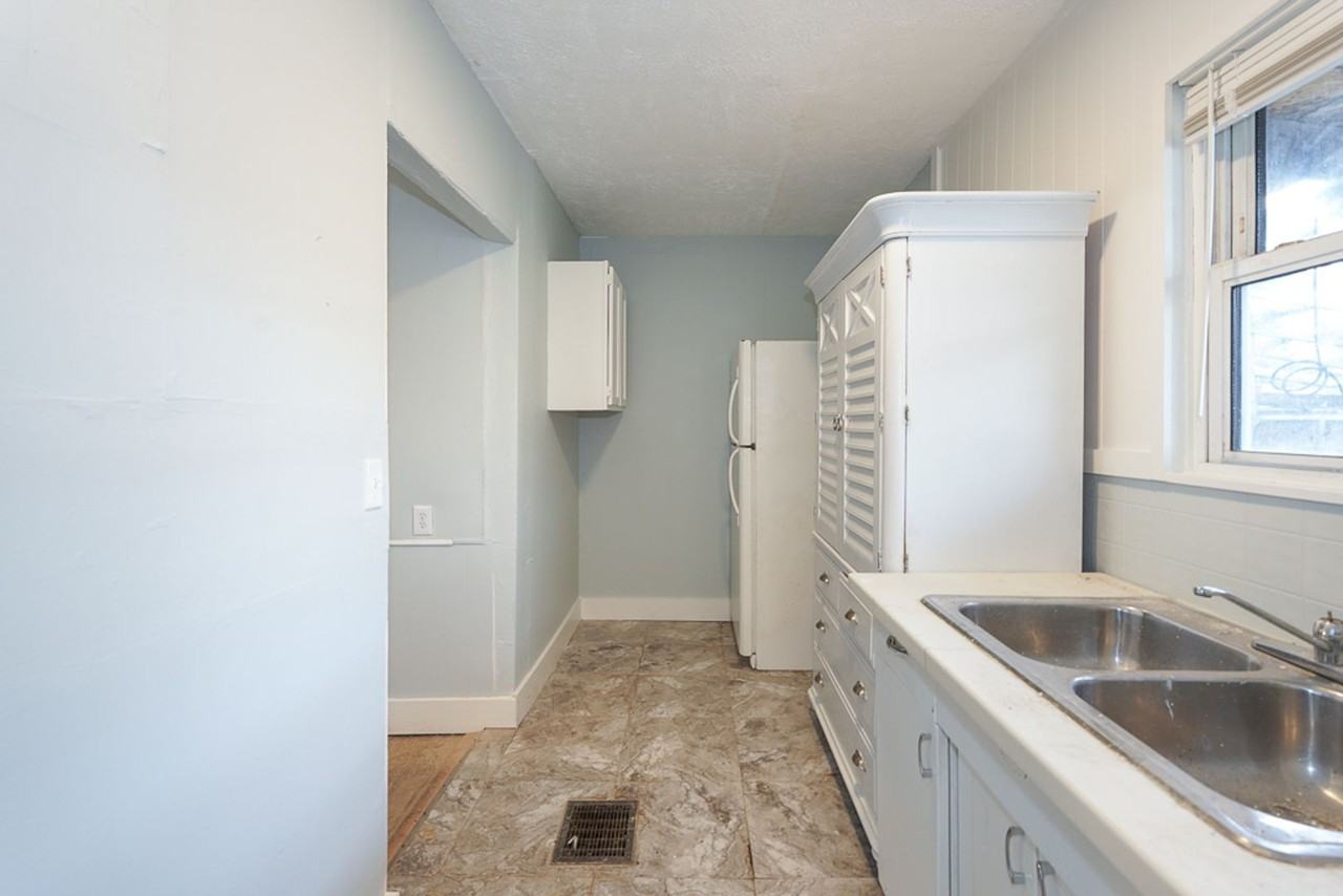 1910 Corning - Photo 3 of 23