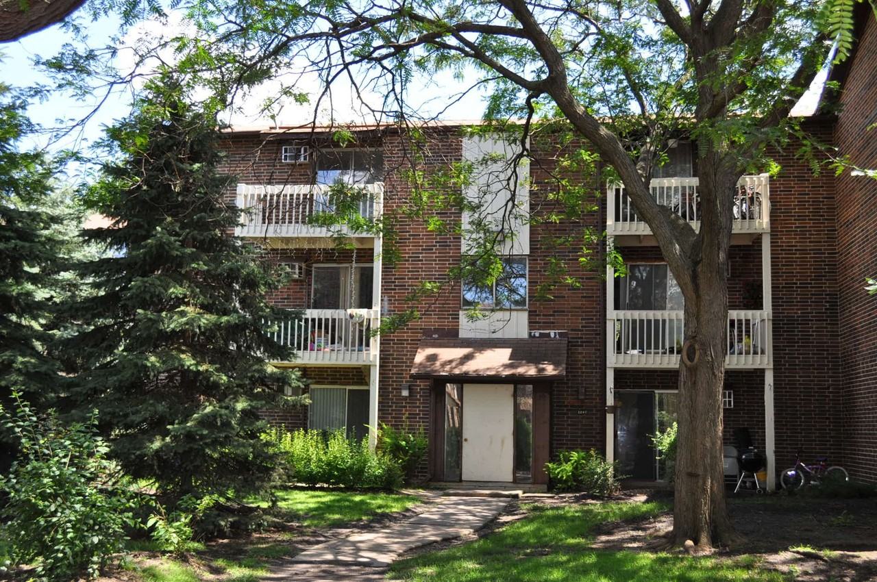 Country Glen Apartments - Photo 2 of 3