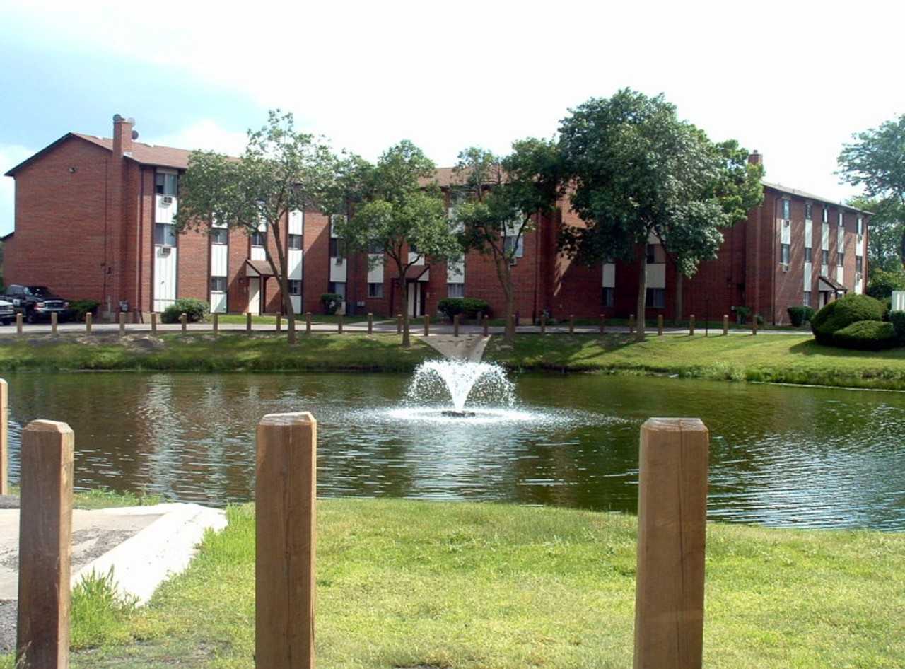 Country Glen Apartments - Photo 3 of 3