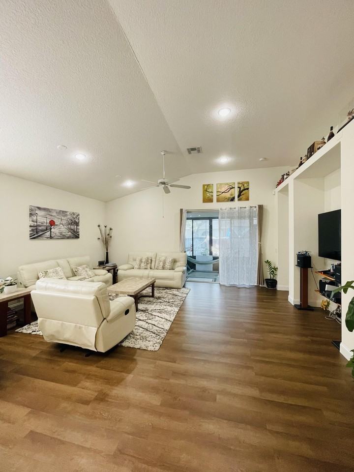 5536 Burlwood Dr #NA - Photo 3 of 12