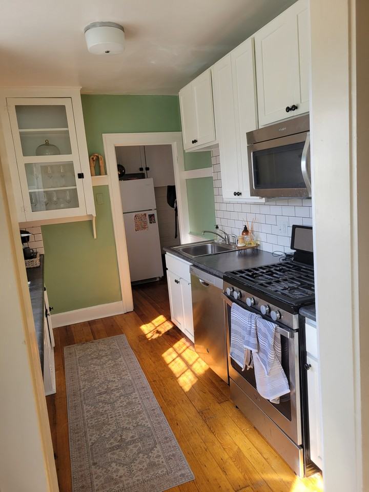 562 28th St #2ndFL - Photo 7 of 10