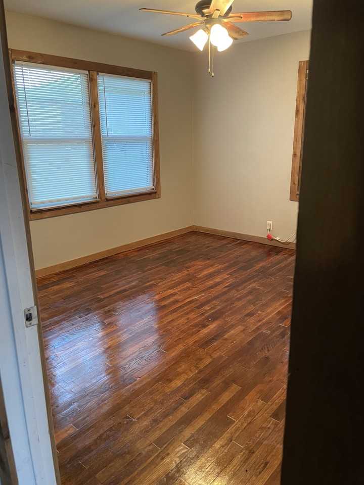204 E Boyd Ave #NA - Photo 4 of 6