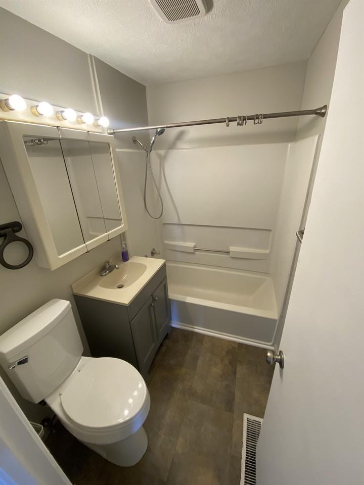 877 Windsor Dr #1 - Photo 4 of 20