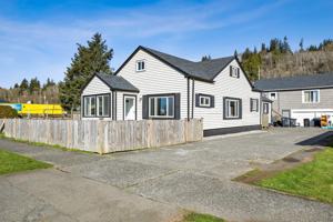 featured image of 2515 Sumner Ave #1