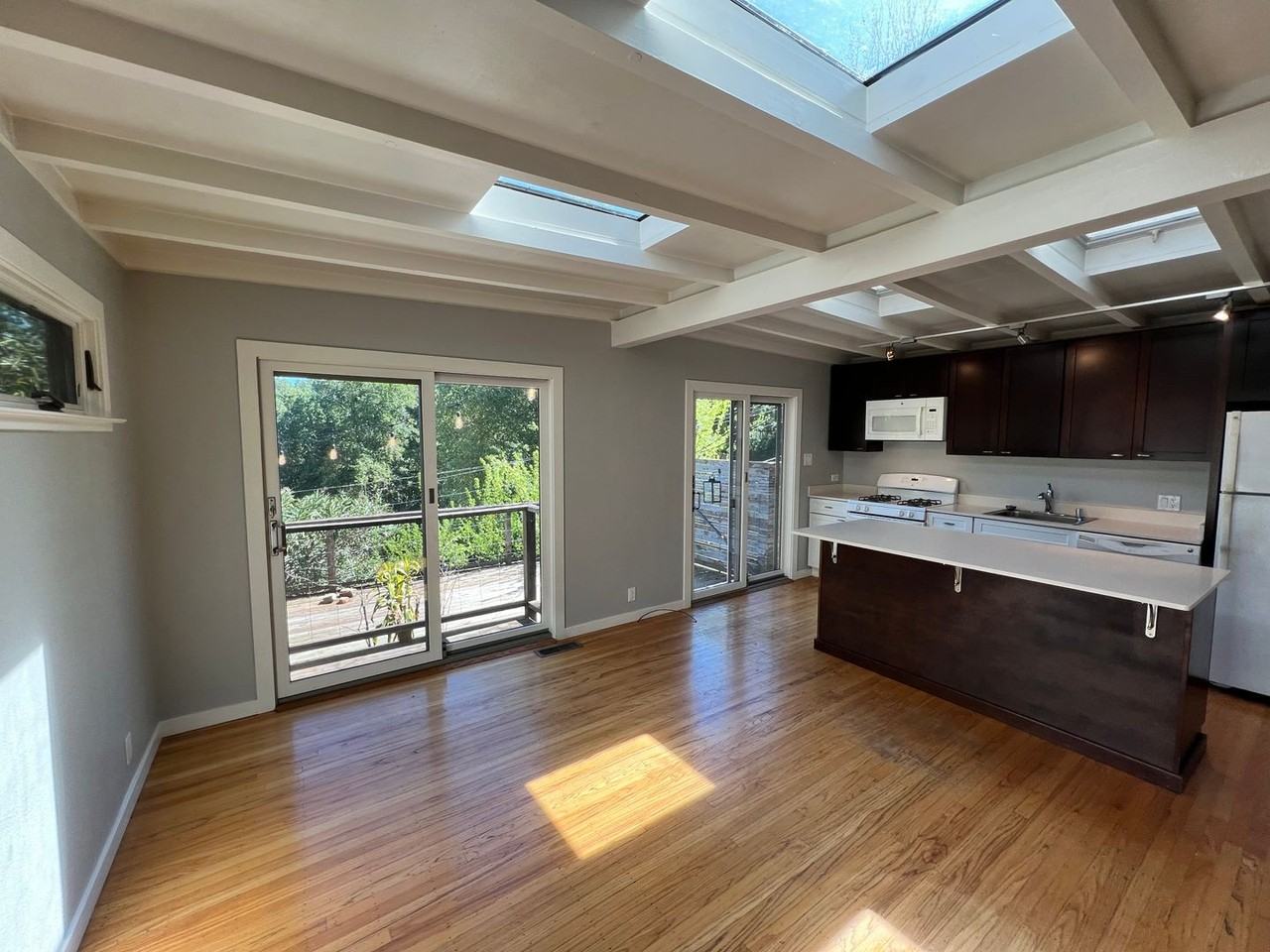 556 Scenic Ave - Photo 2 of 12