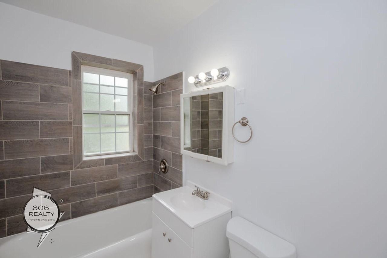 Updated Berwyn Unit with Heat Included! - Photo 4 of 9