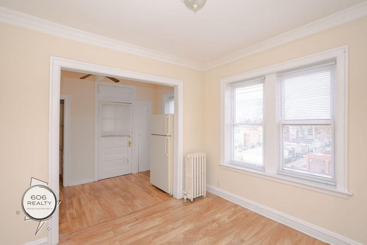 Bright and Sunny Berwyn Apts Available! - Photo 2 of 19