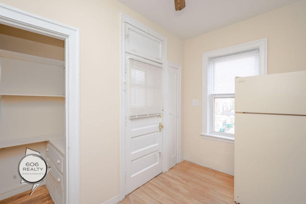 Bright and Sunny Berwyn Apts Available! - Photo 3 of 19