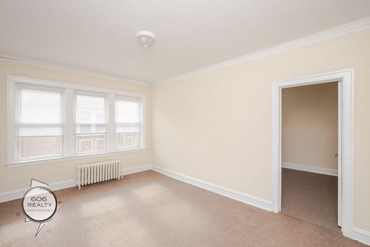 Bright and Sunny Berwyn Apts Available! - Photo 4 of 19