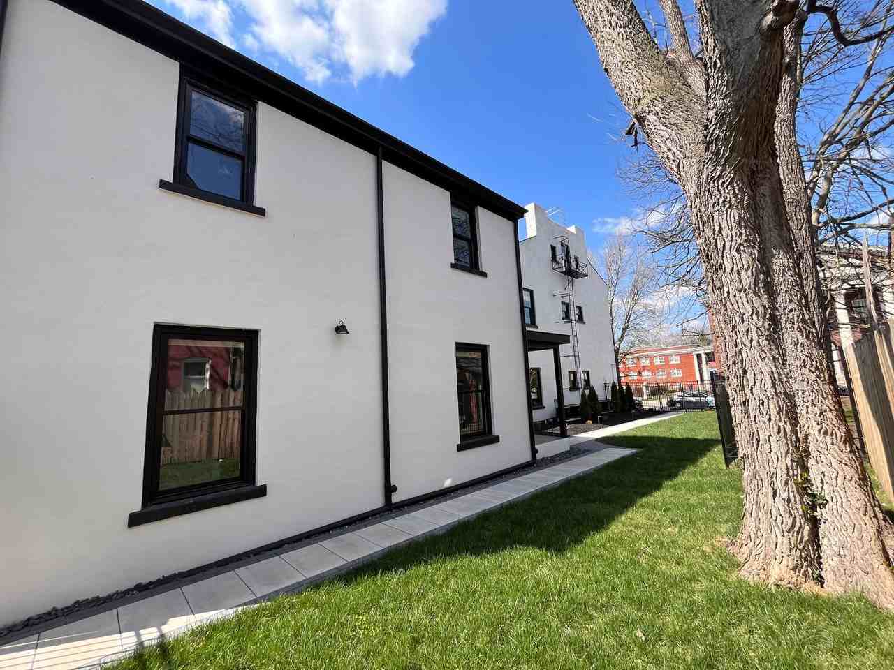 176 N Broadway #3 - Photo 5 of 40