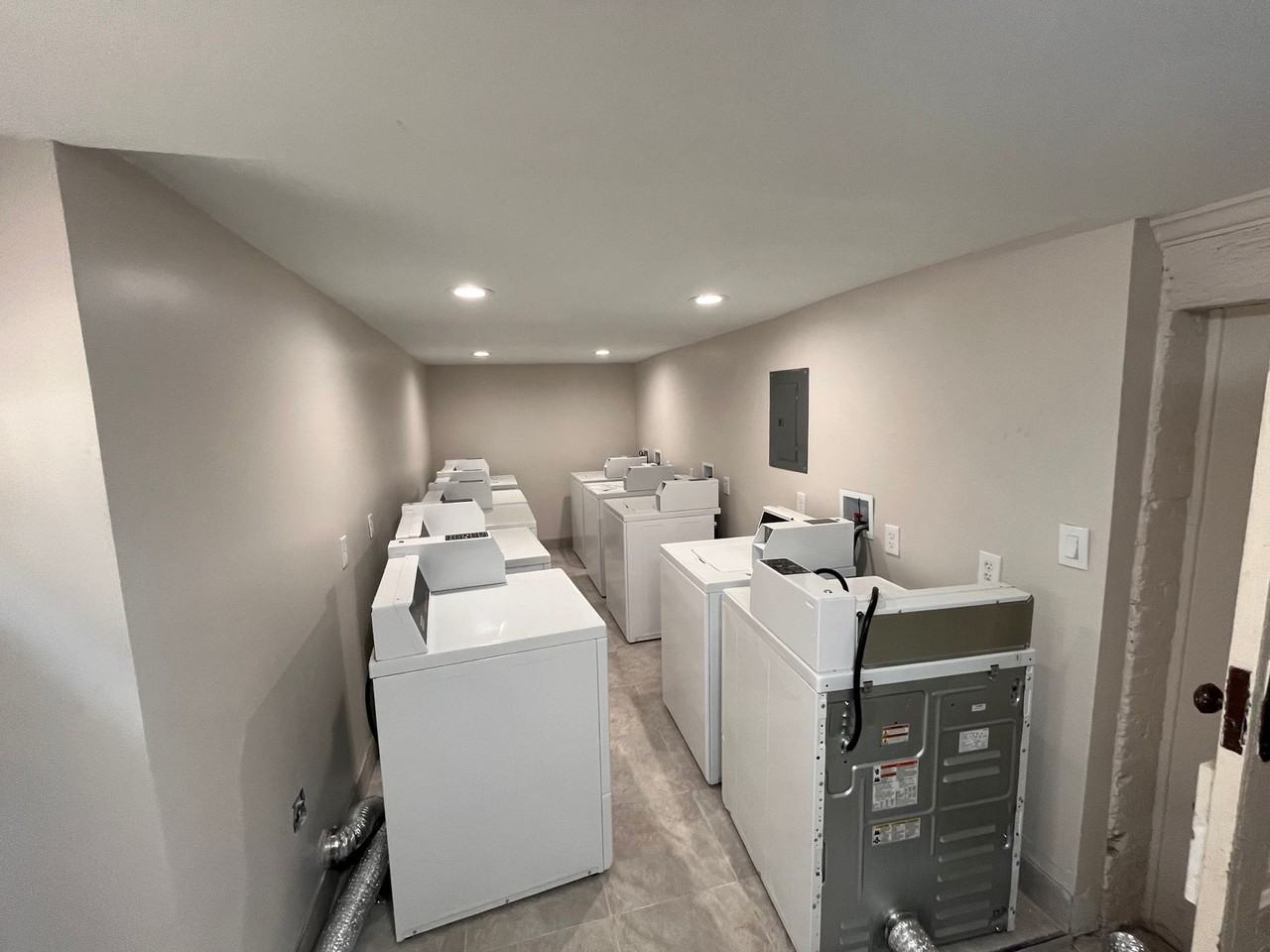 176 N Broadway #3 - Photo 7 of 40