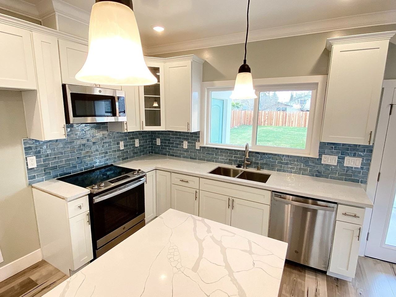 3400 44th St - Photo 3 of 12