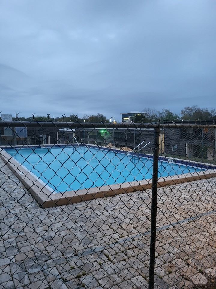 407 Marshall Ct Nw #6