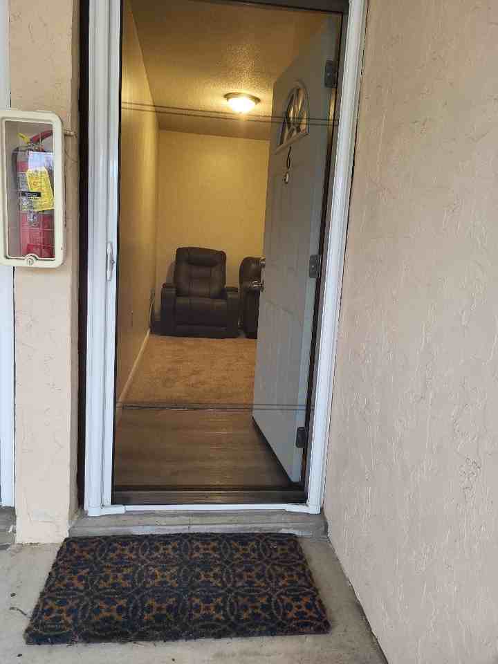 407 Marshall Ct Nw #6 - Photo 2 of 13