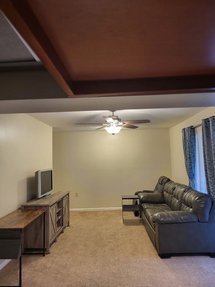 407 Marshall Ct Nw #6 - Photo 3 of 13