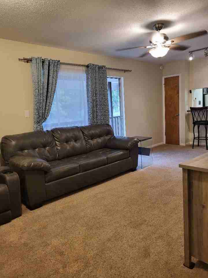 407 Marshall Ct Nw #6 - Photo 4 of 13