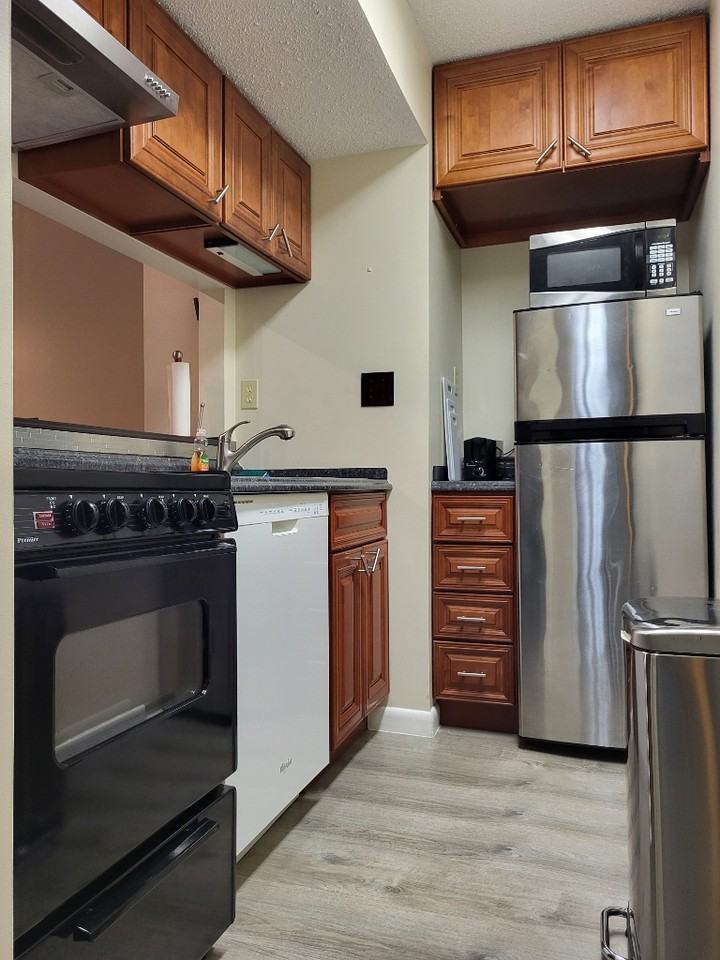 407 Marshall Ct Nw #6 - Photo 5 of 13