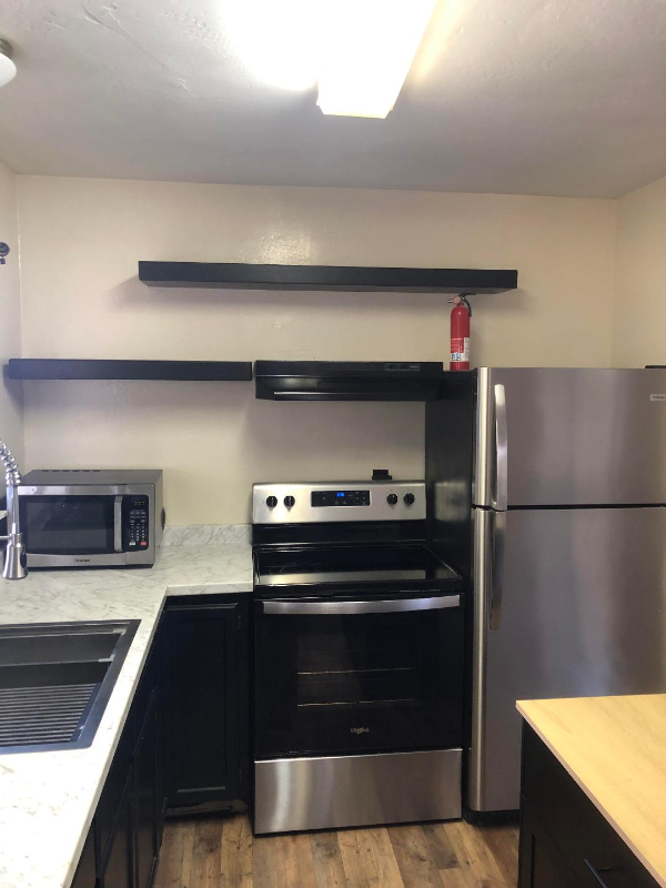 204 E Hinckley St #B - Photo 2 of 11