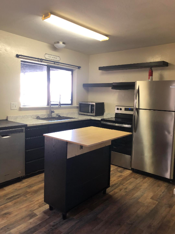 204 E Hinckley St #B - Photo 3 of 11