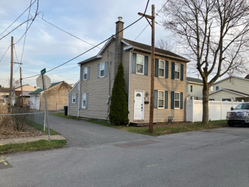 139 Iron St - Photo 2 of 25