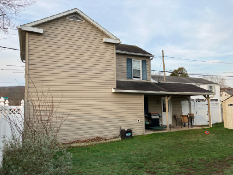 139 Iron St - Photo 3 of 25