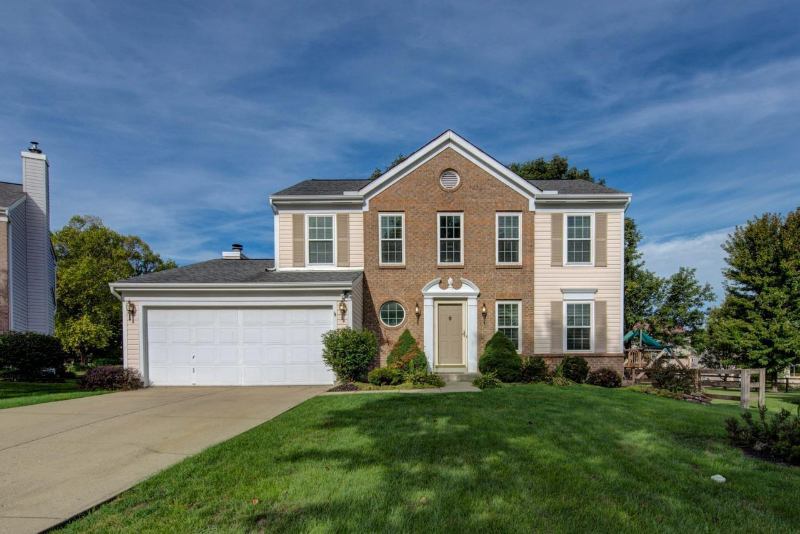 7805 Clearwater Ct - Photo 2 of 35