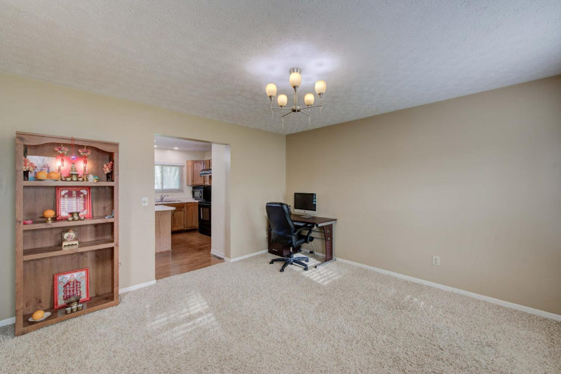 7805 Clearwater Ct - Photo 3 of 35