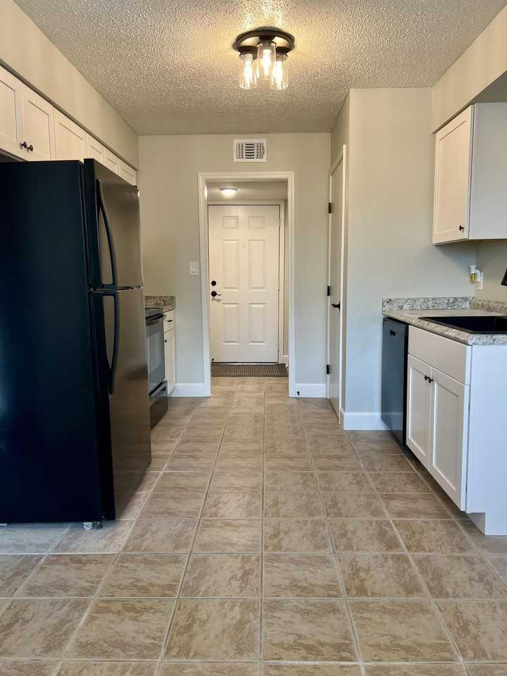 1815 East Lindsey Street - 1Apt 1 #1 - Photo 6 of 20