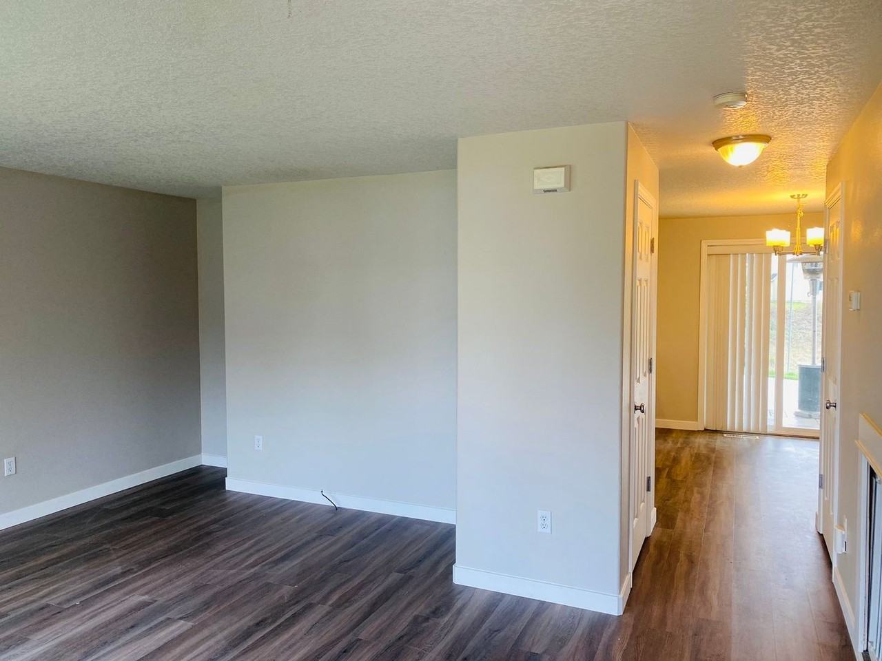 812 N Lark Dr - Photo 3 of 24