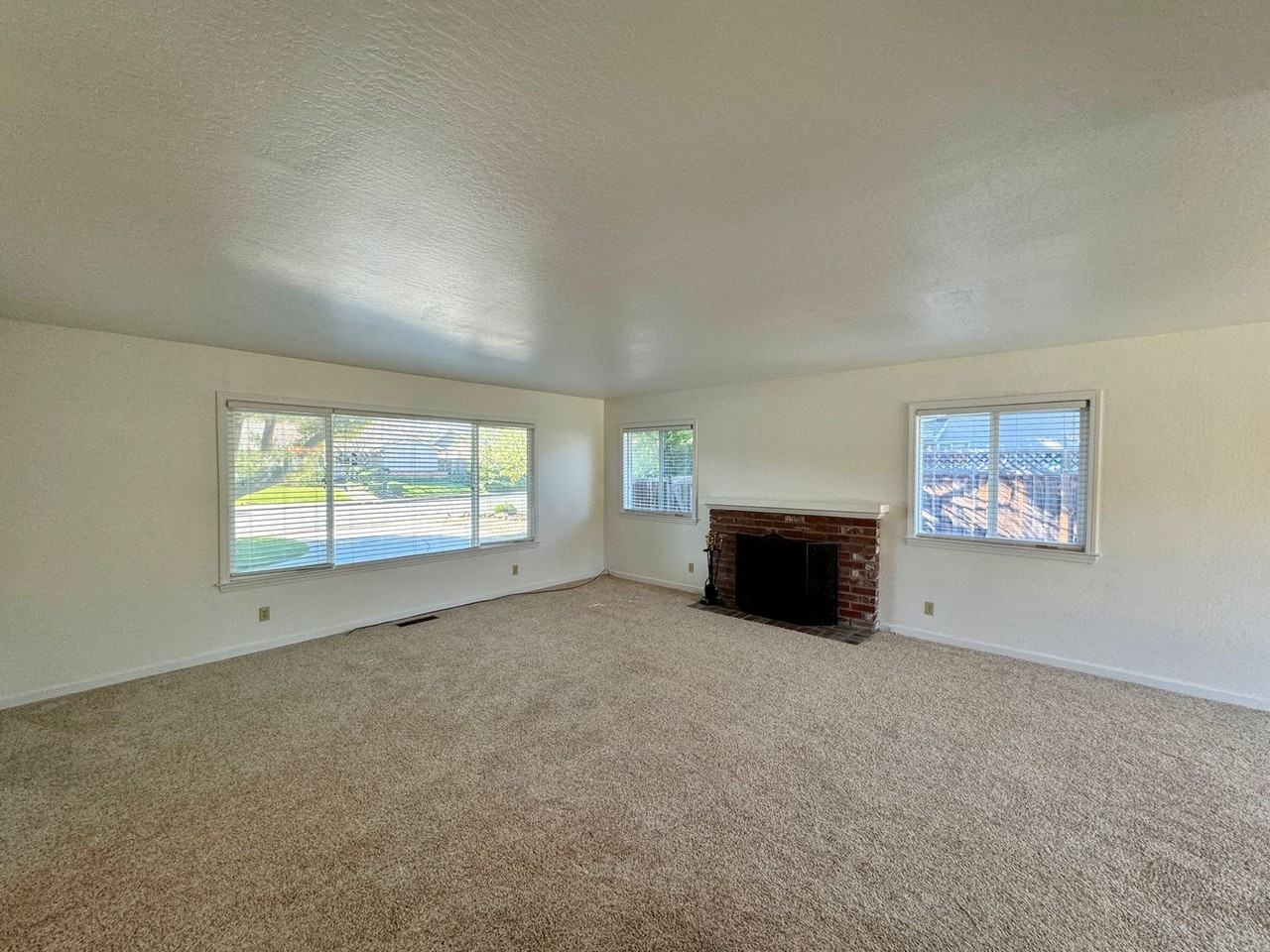 2878 Encina Camino - Photo 3 of 27