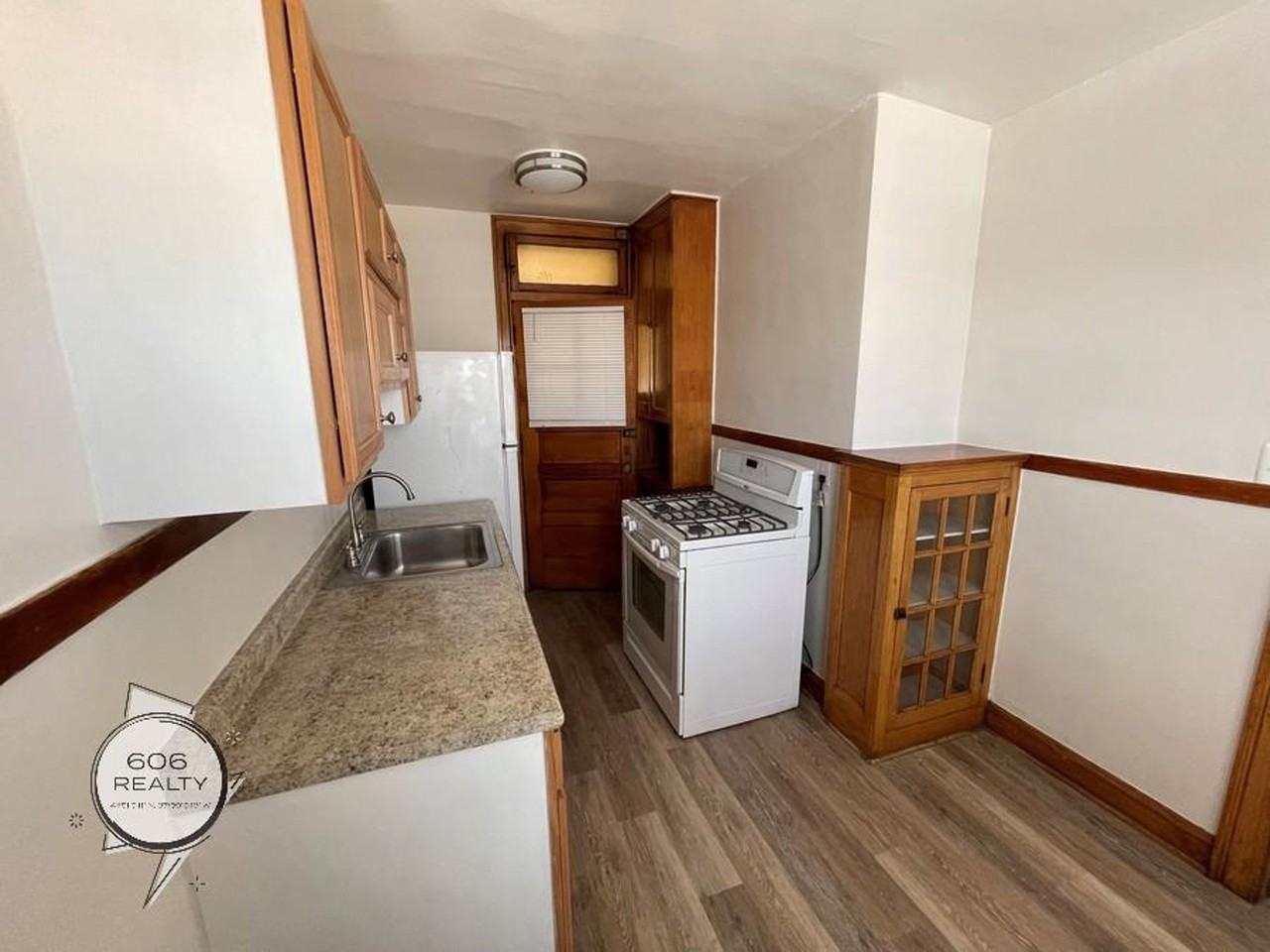 Belmont Cragin Apts Available! SPECIAL OFFER! - Photo 2 of 5